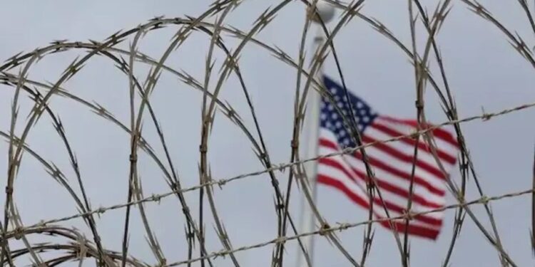 США депортували десятки українських чоловіків призовного віку – ЗМІ