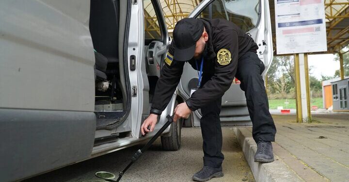 Майже 250 випадків за два місяці – митниця фіксує сплеск спроб ввезення наркотиків в Україну