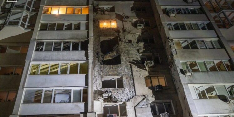 "Доводить, що росія не хоче закінчувати війну": Зеленський відреагував на атаку рф понад 60 дронами на Одесу з пологовим будинком