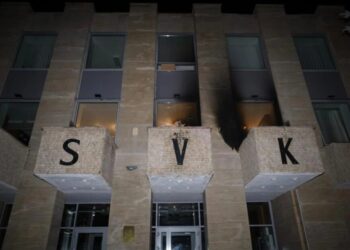 Невідомі у Празі закидали коктейлями Молотова “Російський дім”. У мзс рф уже викликали посла Чехії