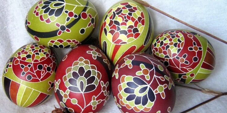 Писанки і крашанки: у чому різниця між великодніми яйцями