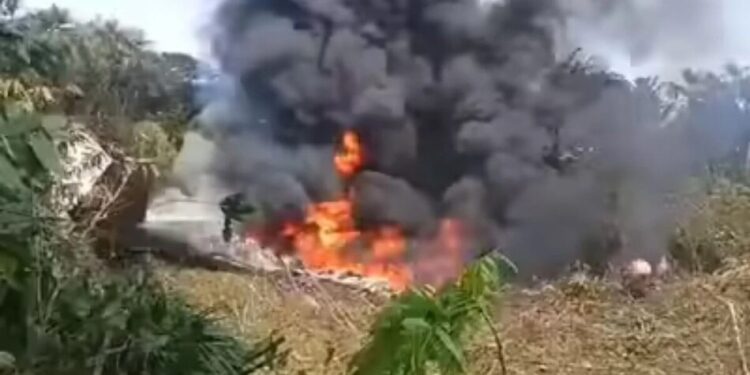 У Колумбії розбився військовий літак зі 125 людьми на борту, щонайменше 48 врятовано – ЗМІ