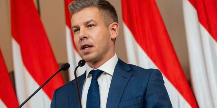 Лідер угорської опозиції Мадяр здав тести на наркотики після звинувачень від влади