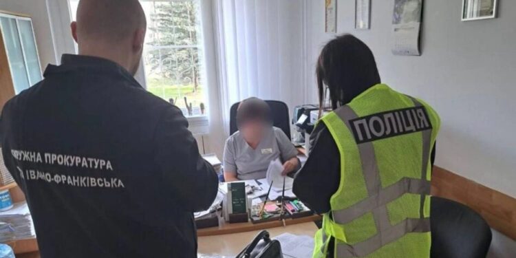 Лікували немовлят "на папері" – ексдиректорка отримала підозру за схему на 1,5 млн грн у перинатальному центрі