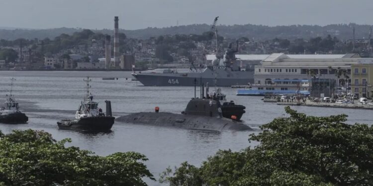 США пропускають російський нафтовий танкер до Куби, пробиваючи енергетичну блокаду