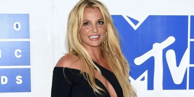 Брітні Спірс звинуватила ексохоронця у зламі iCloud – новий гучний скандал