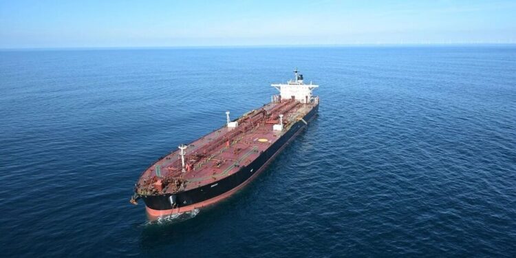 російські танкери обходять Ла-Манш через загрозу затримання у британських водах – Bloomberg