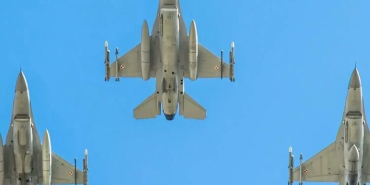 Польща спростувала фейк про використання авіапростору для атак на росію