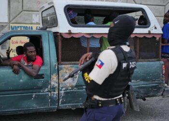 Центральне місто Гаїті захлинається у вогні й крові через нову хвилю бандитського терору