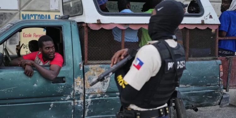 Центральне місто Гаїті захлинається у вогні й крові через нову хвилю бандитського терору