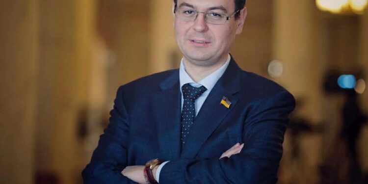 Партія Гетманцева, Кіма, Терехова та Вілкула обійшла "Слугу Народу" за результатами опитування СОЦИС