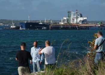 До Куби прибув підсанкційний танкер із російською нафтою за згоди США