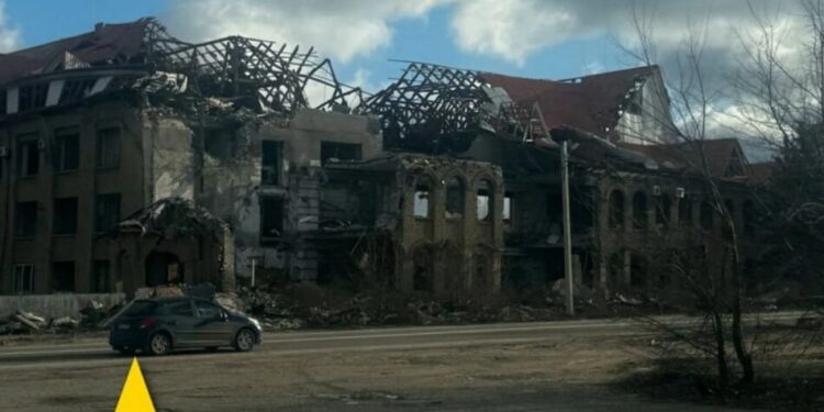 Окупанти стягнули паливозаправники до бази в Луганську АТЕШ