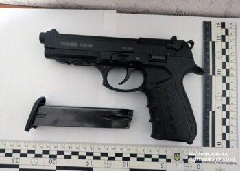 Двоє чоловіків у балаклавах напали на ветерана через чверть мільйона, їх затримали – поліція