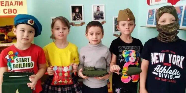 У дитсадках рф дітям показують дрони та розповідають про військову службу