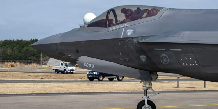 США розгорнули винищувачі F-35A на півночі Японії