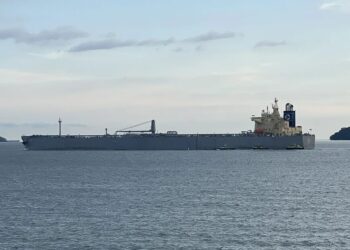 Танкер із саудівською нафтою пройшов Ормузьку протоку і прямує до Пакистану – Bloomberg