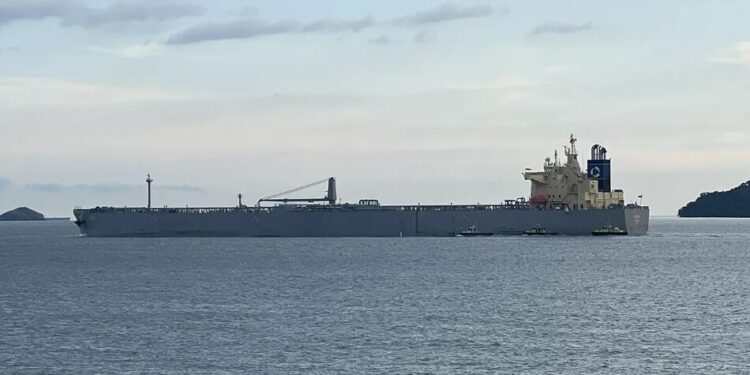 Танкер із саудівською нафтою пройшов Ормузьку протоку і прямує до Пакистану – Bloomberg