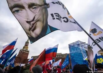 Довіра росіян до путіна та влади падає, особливо серед молоді – опитування