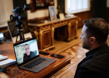 Україна має знаходити слабкі місця рф і визначати пріоритети – Зеленський