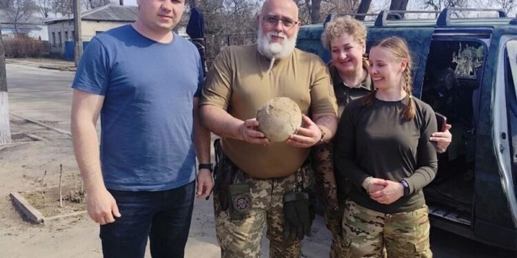 На Київщині військові знайшли кістки мамонта віком 25 тисяч років