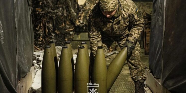 На фронті зафіксовано майже 90 бойових зіткнень, ворог активно діє на трьох напрямках – Генштаб