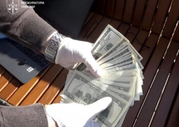 Полковника Нацгвардії затримали за намагання купити "інвалідність" за 6 тисяч доларів – прокуратура