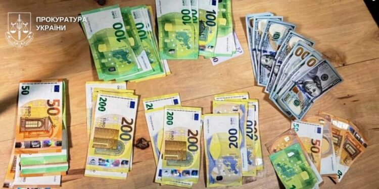 Переправляли чоловіків до Румунії через ліс – на Буковині викрили "хаб" для ухилянтів із прибутком понад 200 тисяч євро