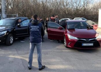 Продавали інвалідність за 13 000 доларів – на Полтавщині затримали лікаря і двох посередників