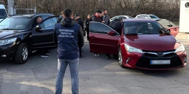 Продавали інвалідність за 13 000 доларів – на Полтавщині затримали лікаря і двох посередників