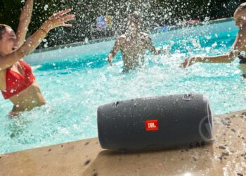 Порівняння водонепроникних колонок JBL