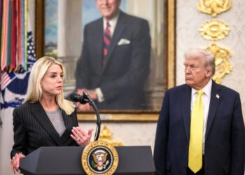 Трамп обговорював звільнення генпрокурорки США на тлі невдоволення щодо "справи Епштейна" – ЗМІ