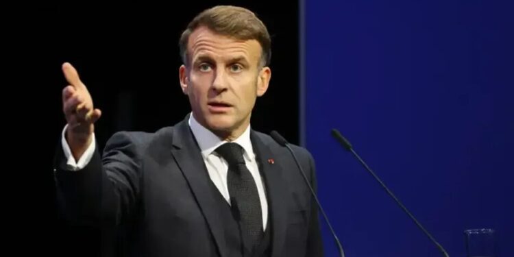 Макрон заявив про загибель французького миротворця в Лівані через атаку Хезболли