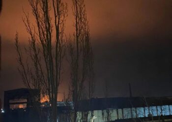 У російському тольятті після нічної атаки БПЛА спалахнула територія біля двох хімзаводів