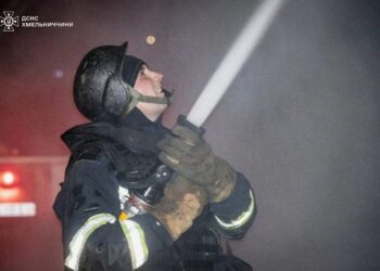 Хмельницький зазнав повторної атаки рф, сталася пожежа на підприємстві