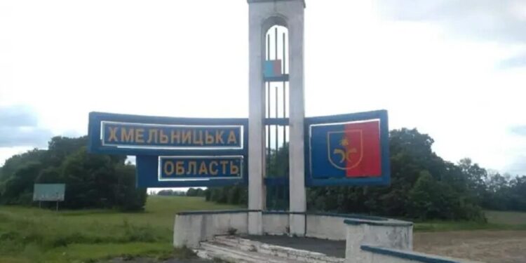 Нічна атака на Хмельницький спричинила пожежу на підприємстві