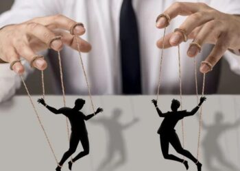 Як розпізнати маніпуляції і не піддатись їм: ознаки маніпулятора та приклади