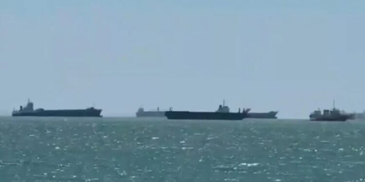 Шахраї продають "безпечний прохід" через Ормузьку протоку за криптовалюту