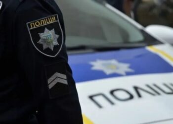 У Хмельницькому відкрив стрілянину посеред вулиці, влучив у цивільне авто та спецтранспорт