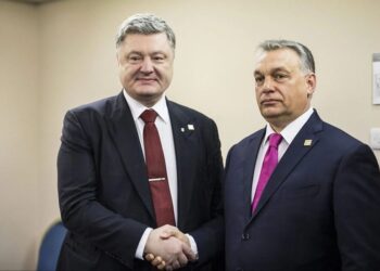 Порошенко задекларував майже 53 мільйони виплат від проросійського уряду Орбана та вивів в Угорщину ще близько 15 мільйонів