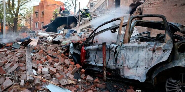 рф атакувала 8 регіонів, уже 5 загиблих, у Дніпрі ще шукають зниклих – МВС