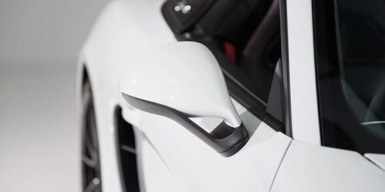 Китайська компанія Xpeng планує запустити "літаючі" автомобілі та роботаксі до 2027 року