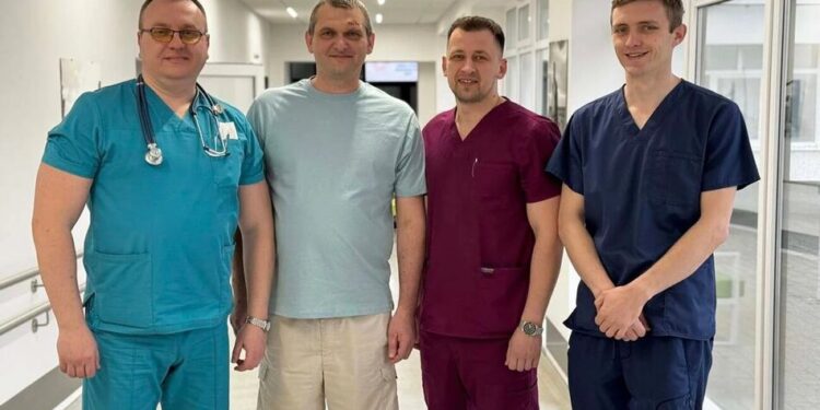 Без розрізу грудної клітини – з легені львівʼянина витягли 10-сантиметровий шматок скла