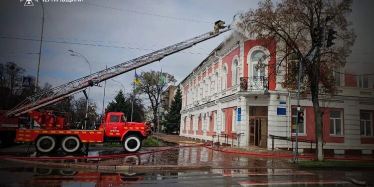 Удар рф по центру Прилук призвів до поранення п'яти людей