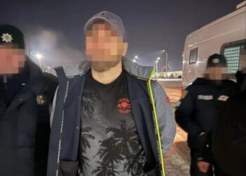 Роками ґвалтував падчерку, а потім переховувався за кордоном: екстрадованого з Бельгії обвинуваченого судитимуть