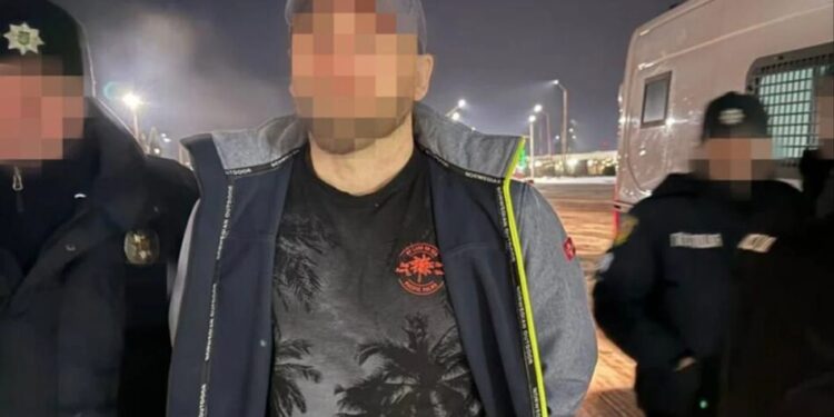 Роками ґвалтував падчерку, а потім переховувався за кордоном: екстрадованого з Бельгії обвинуваченого судитимуть