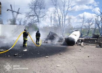 Ворожий безпілотник атакував АЗС у Краматорську, спалахнула пожежа