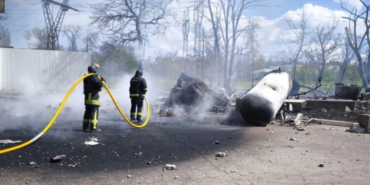 Ворожий безпілотник атакував АЗС у Краматорську, спалахнула пожежа