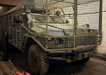 Український досвід війни з дронами поширюється, Ізраїль встановлює сітки проти FPV на техніку