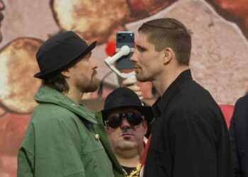 “Be careful, братан” – Усик провів першу битву поглядів з Верховеном і створив новий мем